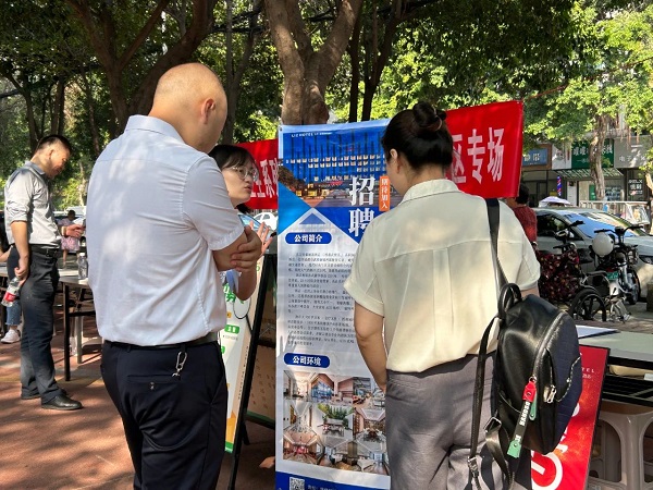 送岗直达家门口！瑞方人力支持打造就业服务小站定期举办招聘会 第4张