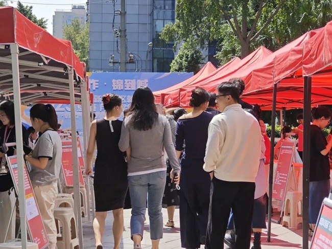 “家门口”的一站式服务！瑞方人力助力打造火车南站街道锦官新城社区特色就业IP 第1张