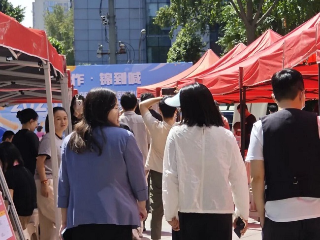 “家门口”的一站式服务！瑞方人力助力打造火车南站街道锦官新城社区特色就业IP 第2张