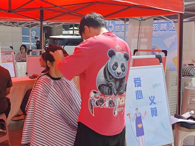 “家门口”的一站式服务！瑞方人力助力打造火车南站街道锦官新城社区特色就业IP 第6张