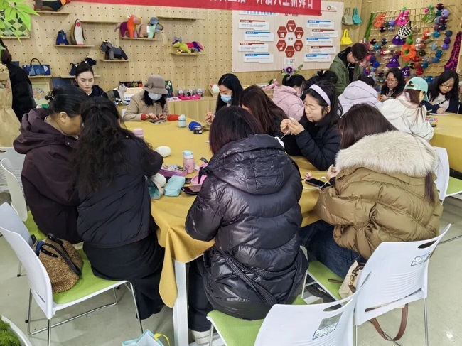 传承指尖手艺，激活就业新机：瑞方人力助力华兴街道开展女红就业帮扶 第2张