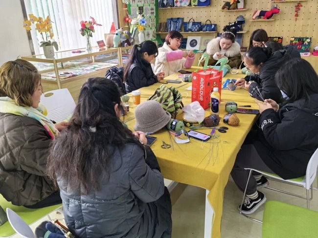 传承指尖手艺，激活就业新机：瑞方人力助力华兴街道开展女红就业帮扶 第4张