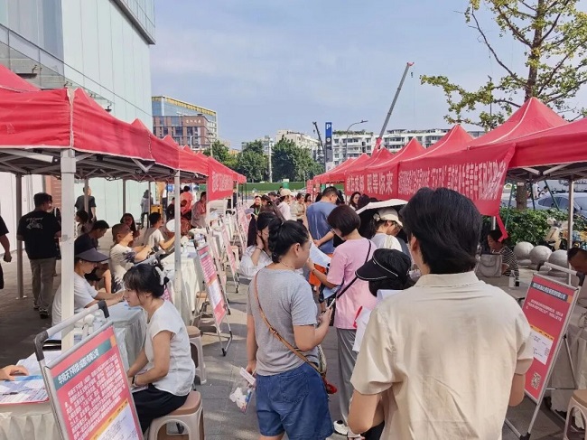 商圈聚人气,服务暖人心——瑞方人力助力晋阳街道解锁青年就业新场景 第3张 商圈聚人气,服务暖人心——瑞方人力助力晋阳街道解锁青年就业新场景 第3张